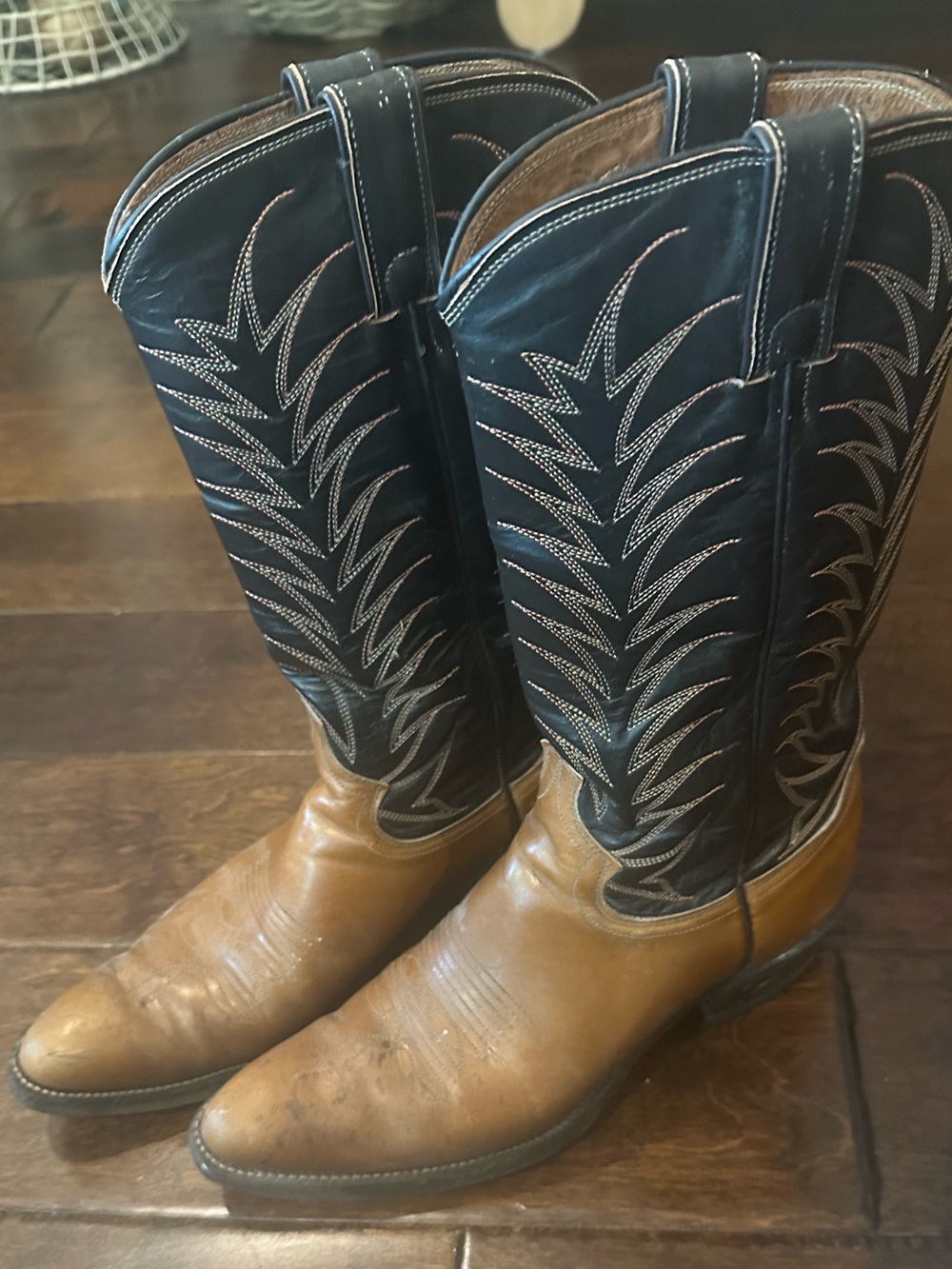 Vintage JustinClassic Two-Tone Men's Western Cowboy Boots - Brown & Black